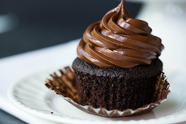 ultimate-chocolate-cupcakes-38-600-FW